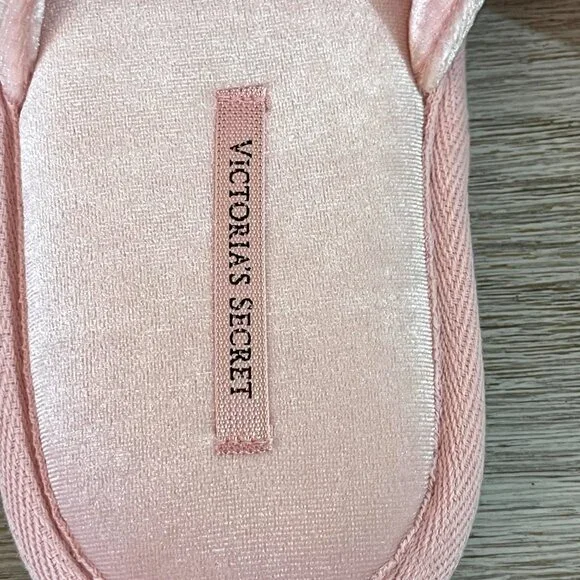 New Victoria's Secret Slippers Small 5 6 Pink Velour White Pom NWT - Picture 7 of 10